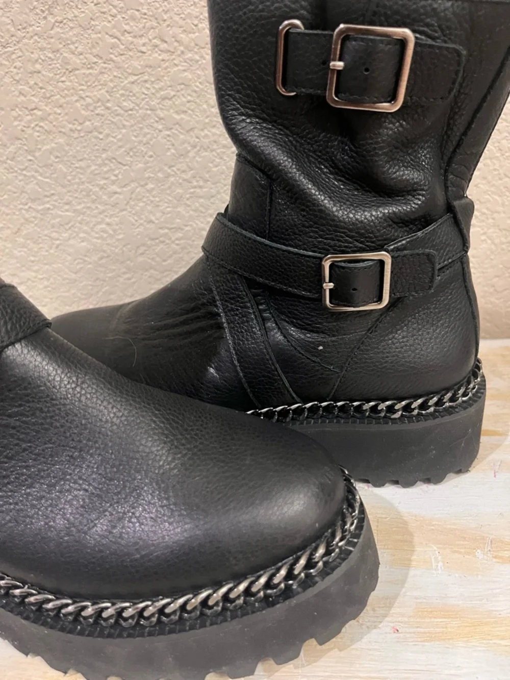 Vince Cumuto Black Leather Buckle Chain-Trim Combat Boots - Picture 2 of 8